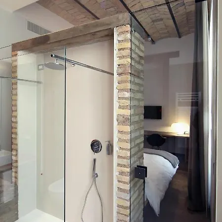 Atypical Pensión Roma